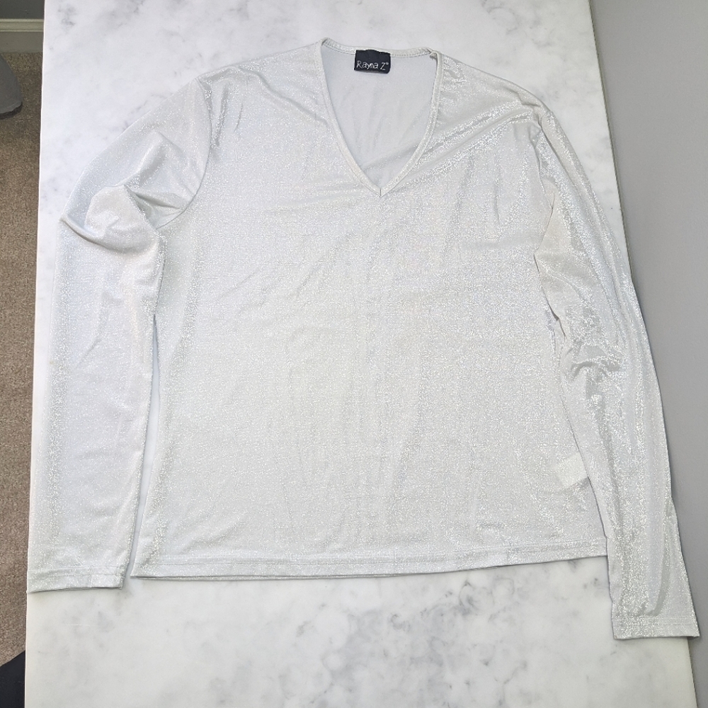 Sparkling V-Neck Top / Shimmering Shirt